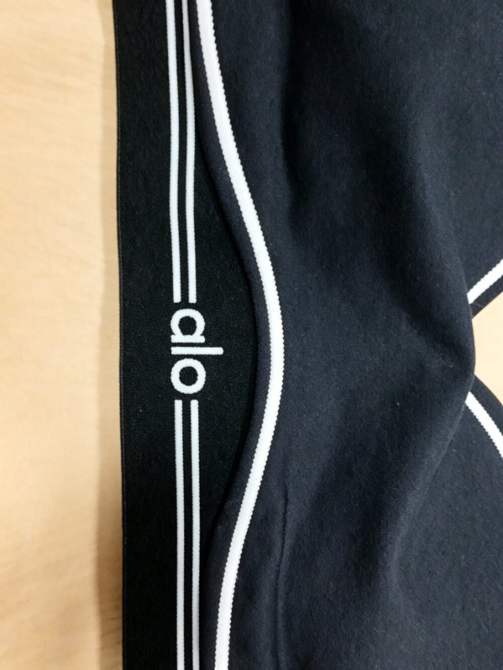 New With Tags🖤ALO Yoga Airbrush Heart Throb Sports Bra Black/White🎀 - Picture 6 of 10